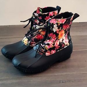 Avanti like new girls rubber boots